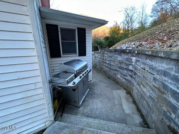 $85,000 | 147 Gilmore Street, Clinchco, VA 24226