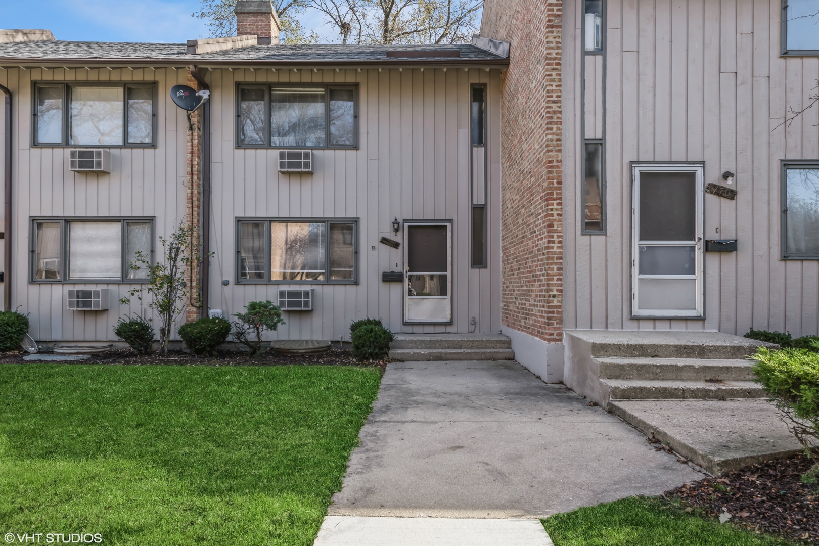 768 Concord Lane, Unit 768 Barrington, IL 60010 - Photo 1 of 12 a front view of a house with a yard