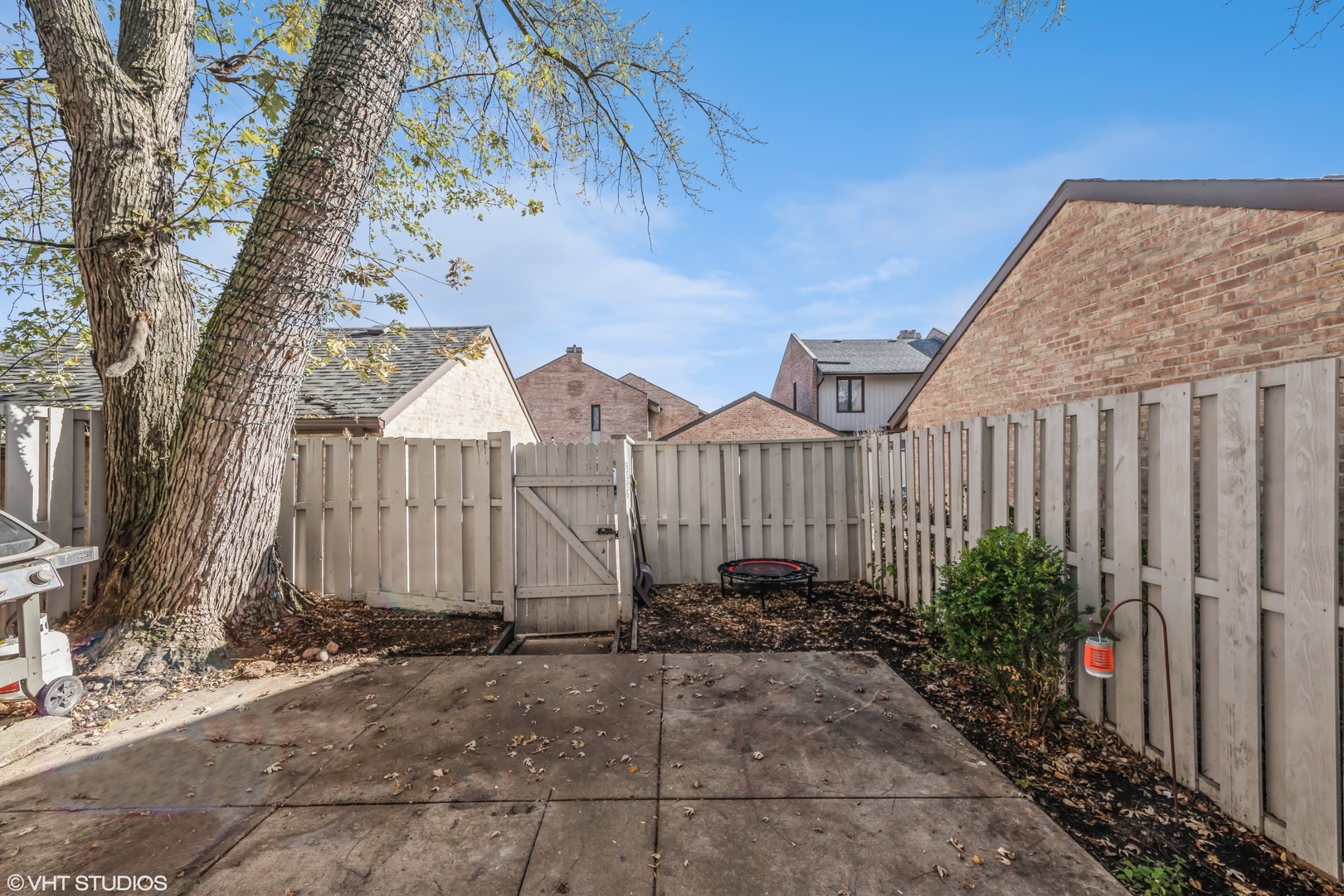 768 Concord Lane, Unit 768 Barrington, IL 60010 - Photo 11 of 12 a view of a small house with wooden fence