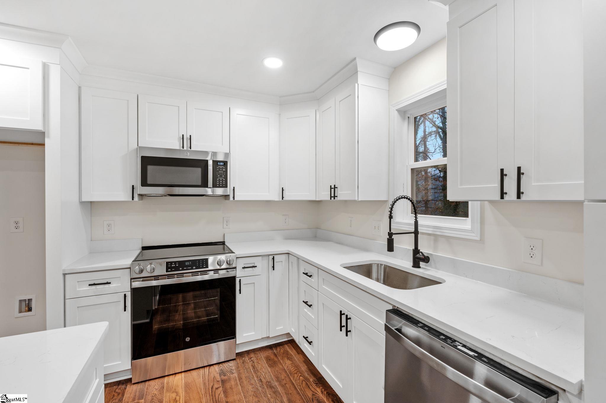 318 Elder Street Greenville, SC 29607 - Photo 14 of 29