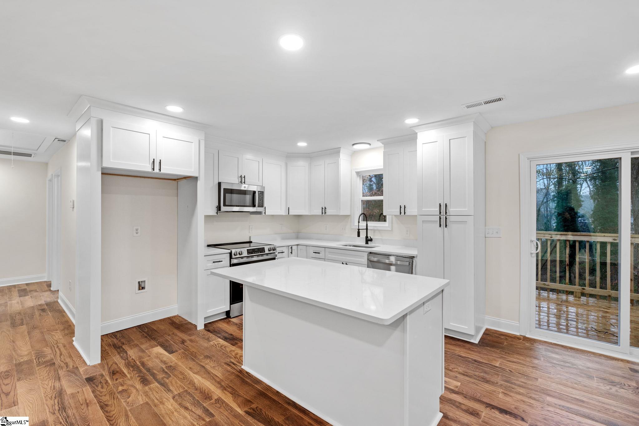 318 Elder Street Greenville, SC 29607 - Photo 9 of 29