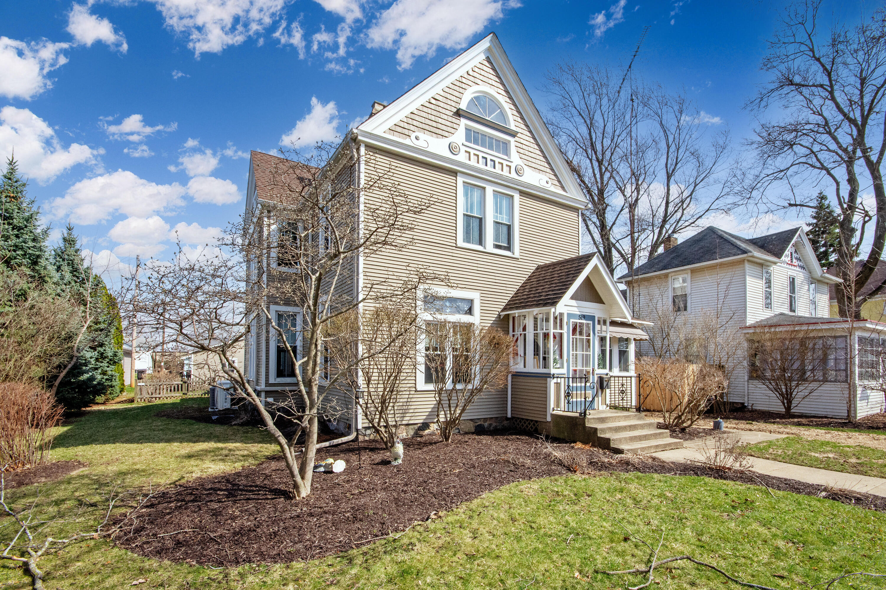 519 Madison Street Lake Geneva, WI 53147 - Photo 17 of 21 Front Exterior