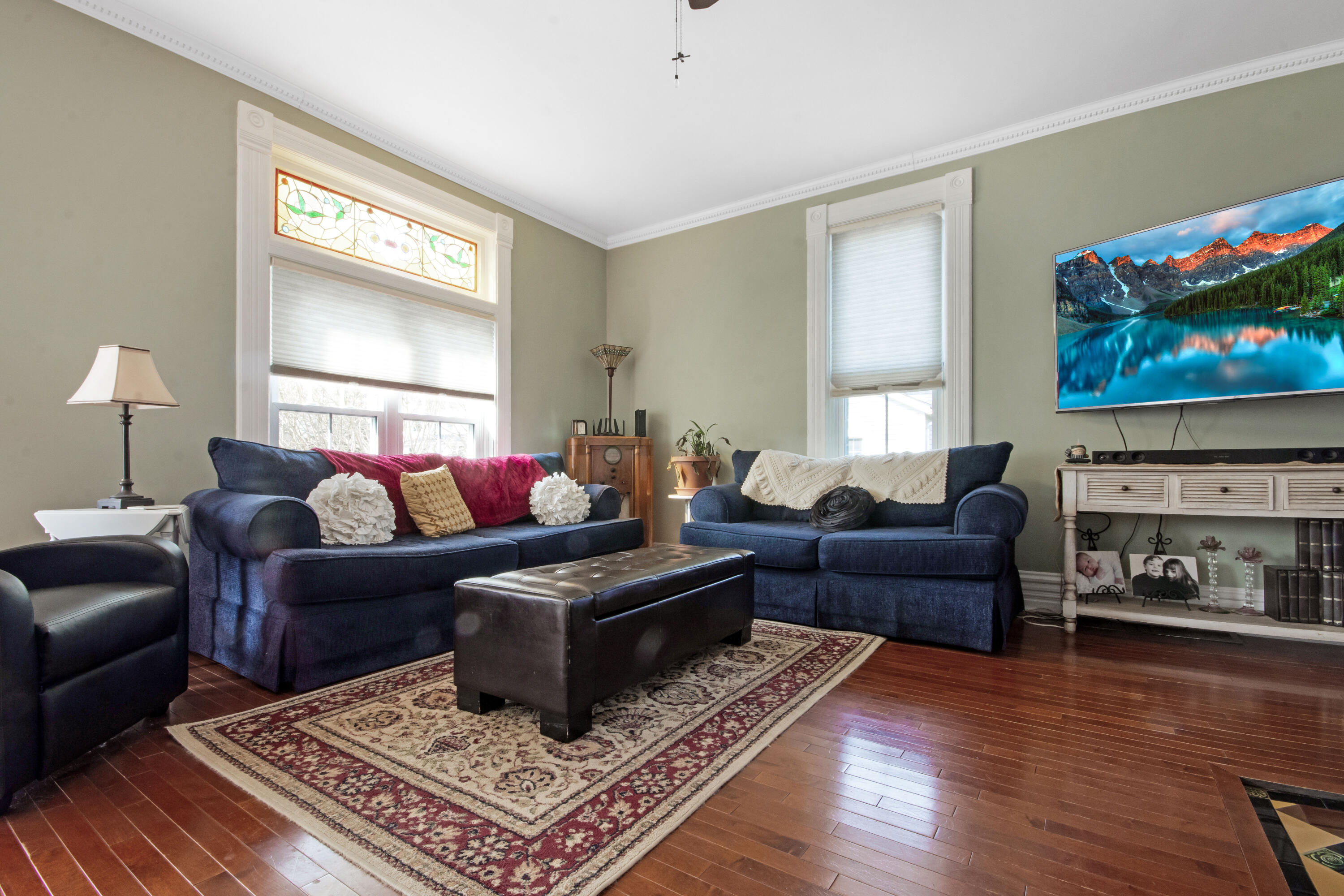 519 Madison Street Lake Geneva, WI 53147 - Photo 3 of 21 Living Room