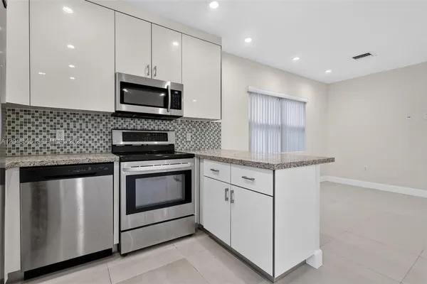 $1,800 | 12800 Northeast 11th Avenue, Unit 3, North Miami, FL 33161