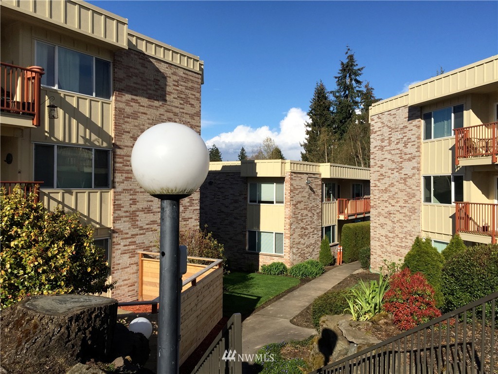 335 Heather Road, Unit 305 Everett, WA 98203 - Photo 1 of 16