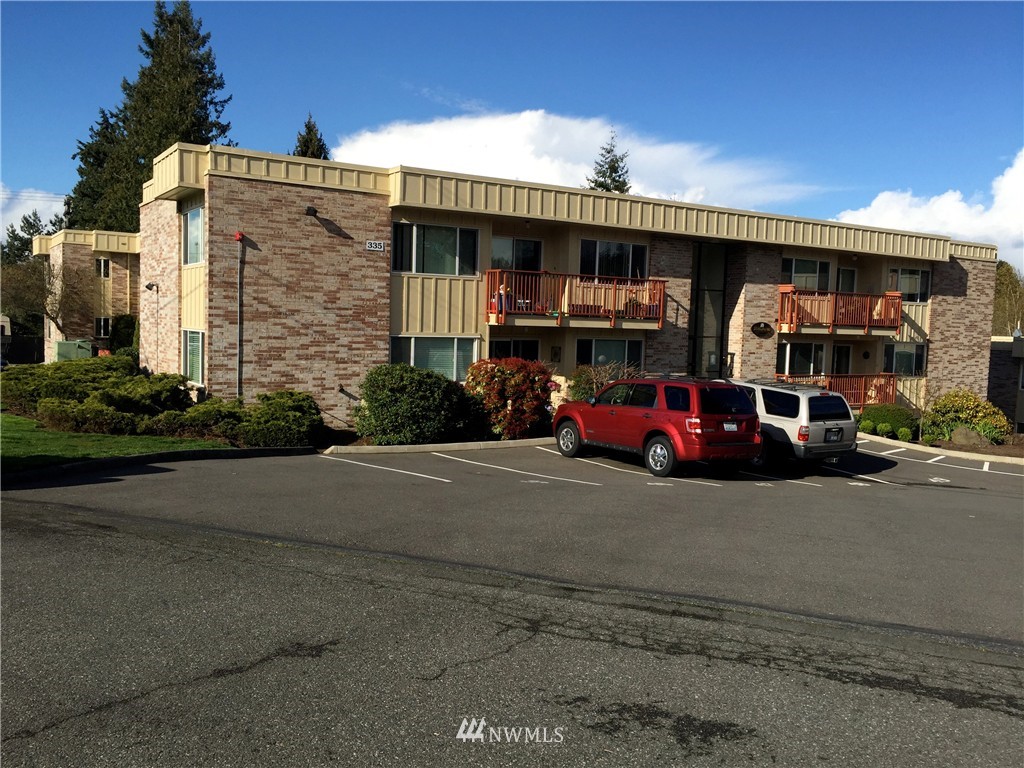 335 Heather Road, Unit 305 Everett, WA 98203 - Photo 2 of 16