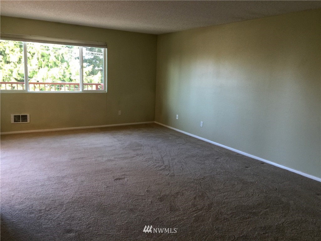 335 Heather Road, Unit 305 Everett, WA 98203 - Photo 12 of 16