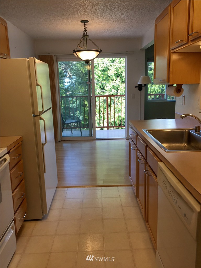 335 Heather Road, Unit 305 Everett, WA 98203 - Photo 9 of 16