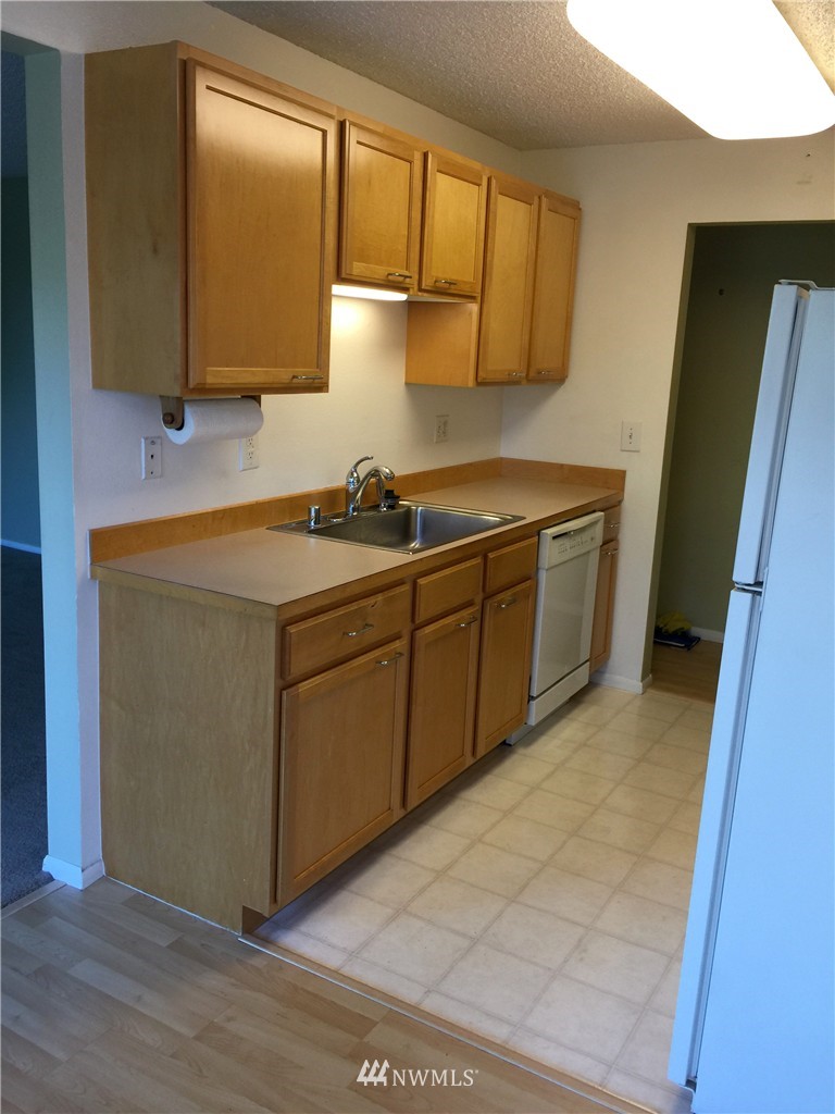 335 Heather Road, Unit 305 Everett, WA 98203 - Photo 10 of 16