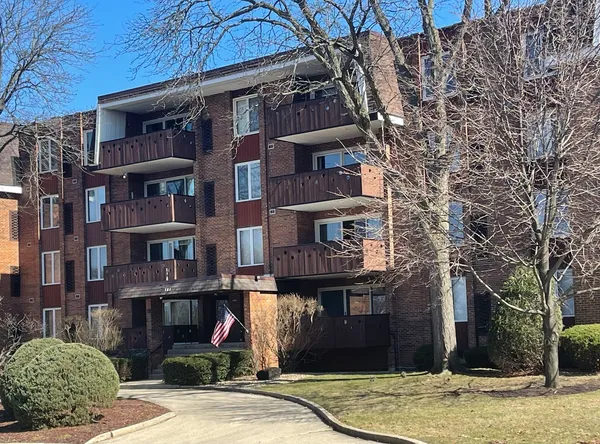 $324,500 | 121 South Spruce Avenue, Unit 103, Wood Dale, IL 60191