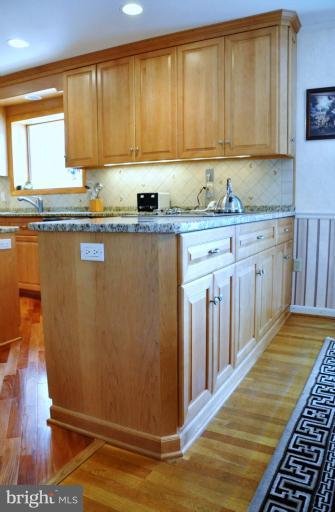 5986 Grove Hill Road Frederick, MD 21703 - Photo 2 of 30 Custom kitchen cabinetry w/ numerous upgrades