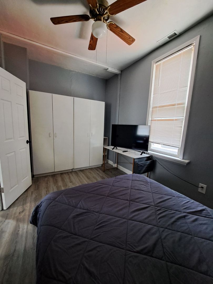 3128 North Clybourn Avenue, Unit 2R Chicago, IL 60618 - Photo 16 of 33 a bedroom with a bed and a window