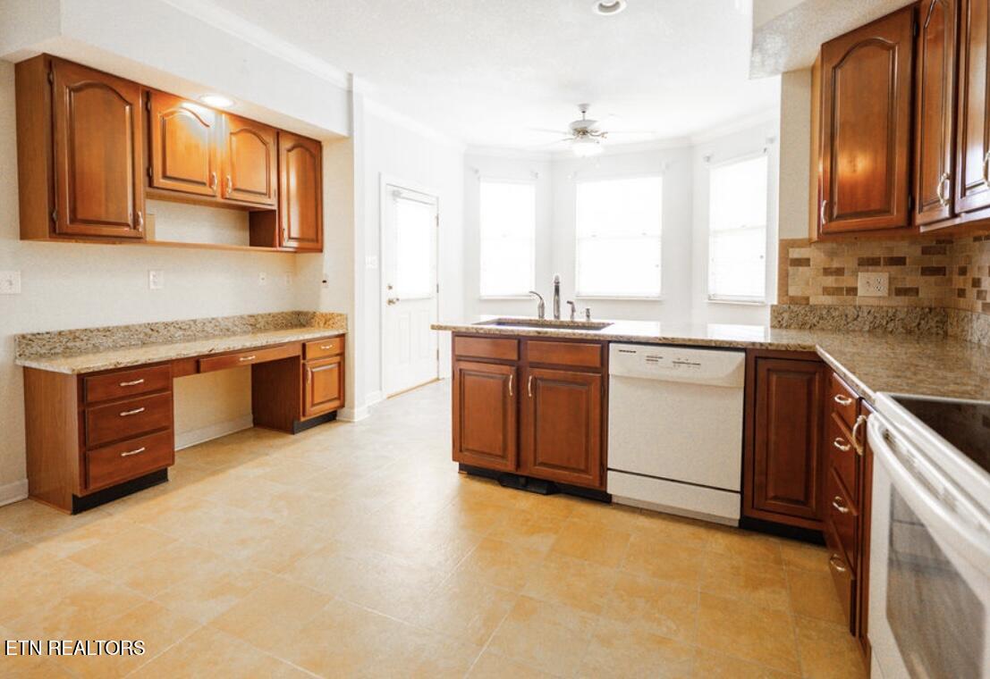 114 Tradewind Street Clinton, TN 37716 - Photo 6 of 25 kitchen (1)