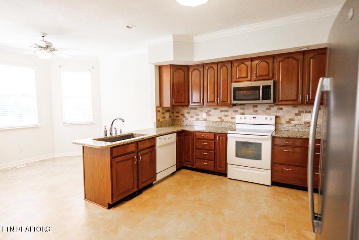 114 Tradewind Street Clinton, TN 37716 - Photo 10 of 25 kitchen (4)