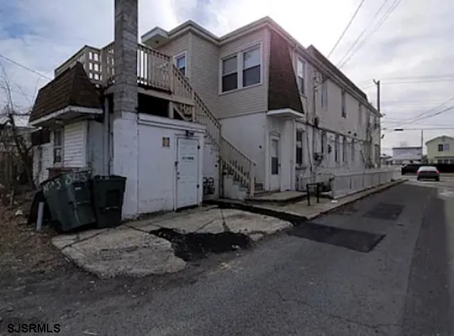 a view of a street with house