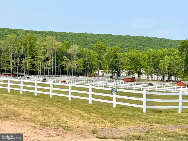 $489,900 | 64 Algonquin Drive, Hazleton, PA 18202