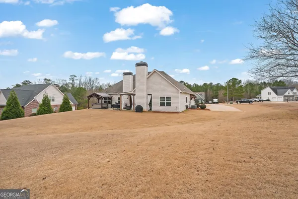 a view of a house with a outdoor space