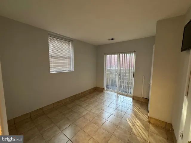 $2,900 | 3996 Royal Lytham Drive, Fairfax, VA 22033