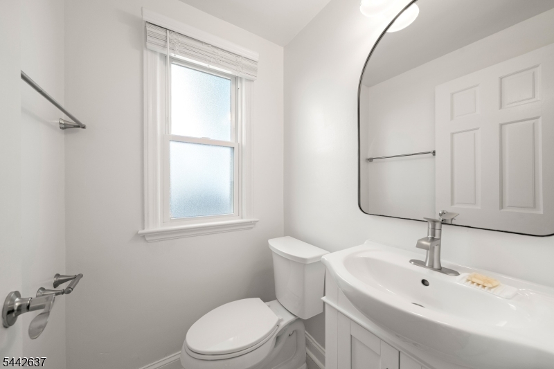 26 West Lawn Road Livingston, NJ 07039 - Photo 4 of 27 Gallery Image 4