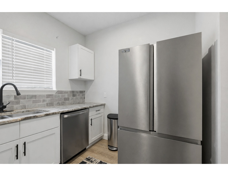 602 Tropical Way Freeport, FL 32439 - Photo 8 of 29 8