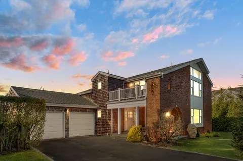Undisclosed Address, Southampton, NY 11968