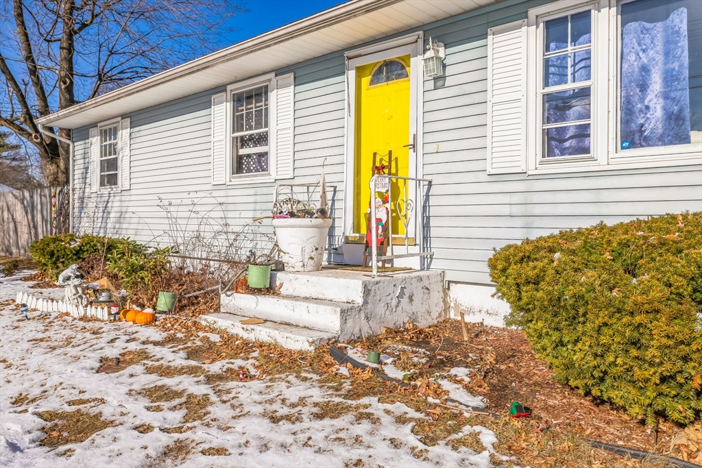 84 Navajo Road Springfield, MA 01109 - Photo 4 of 11