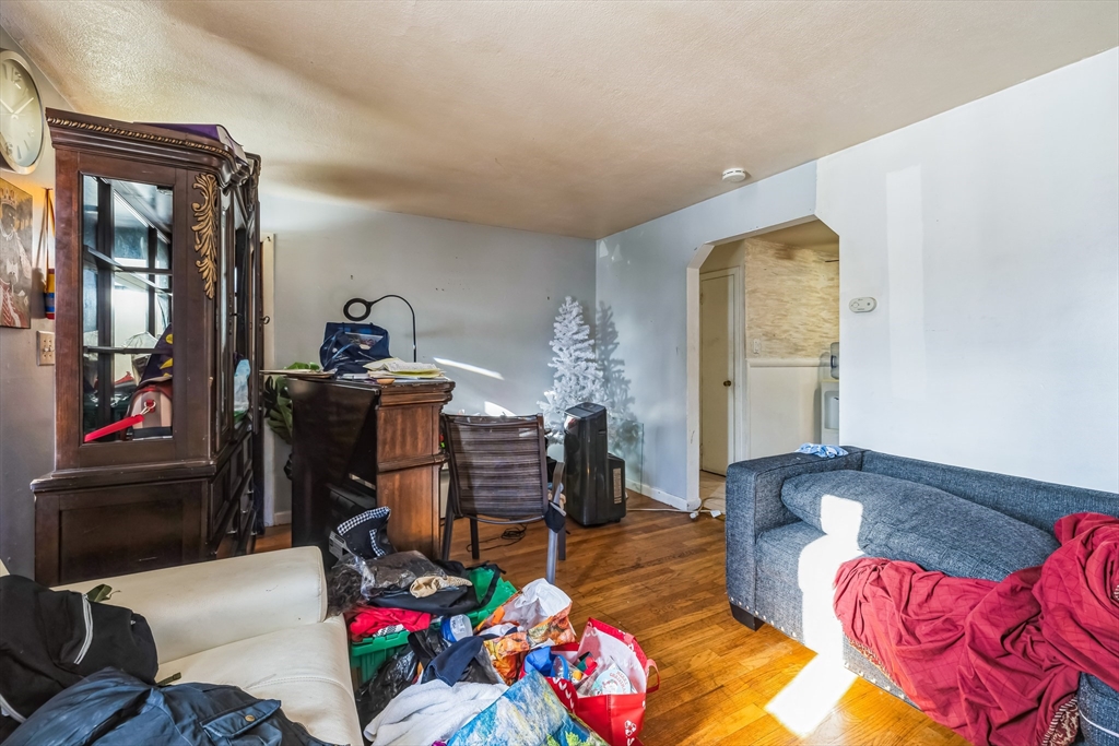 84 Navajo Road Springfield, MA 01109 - Photo 5 of 11