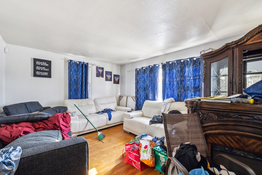 84 Navajo Road Springfield, MA 01109 - Photo 6 of 11