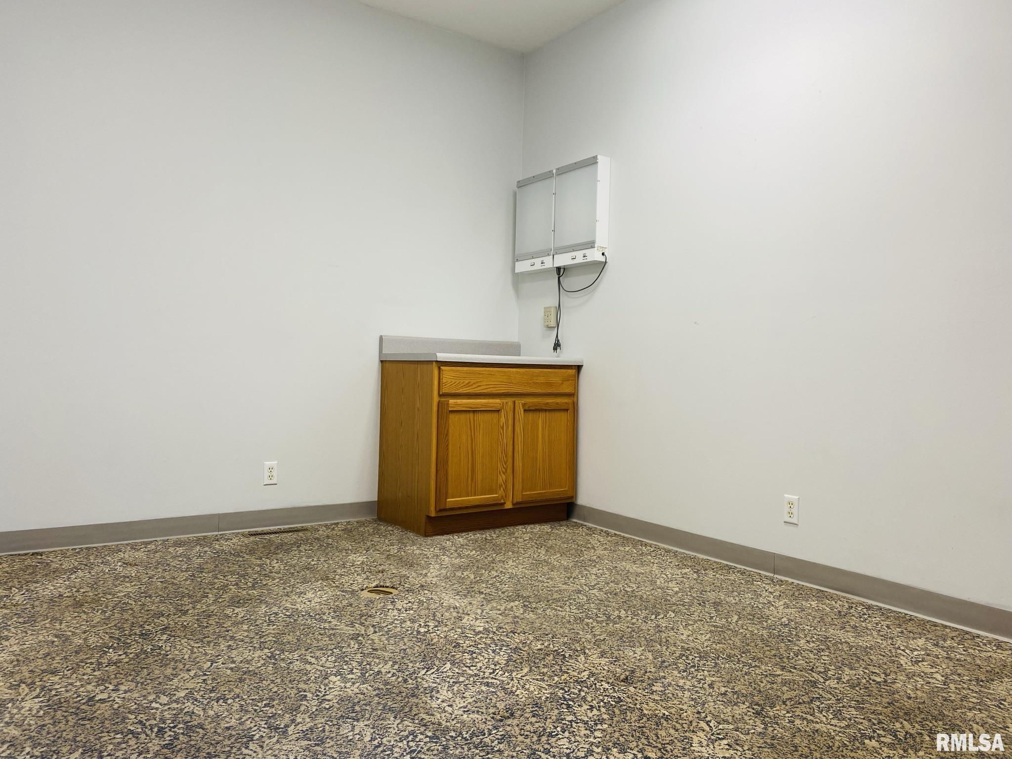 1010 Rosehill Road Port Byron, IL 61275 - Photo 6 of 13 Gallery Image 6