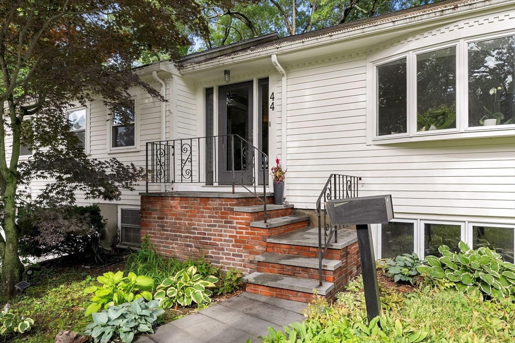 44 Windemere Road Wellesley, MA 02481 - Photo 4 of 39