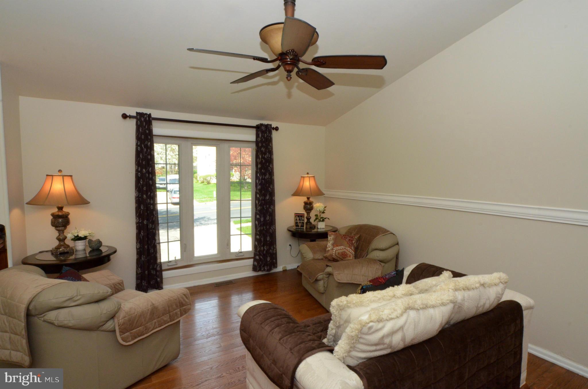 9331 Tulsemere Road Randallstown, MD 21133 - Photo 7 of 30 Living Room