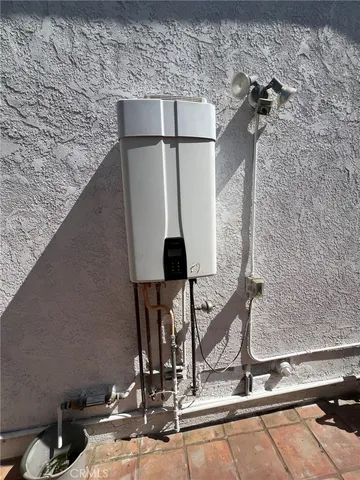 a close view of light fixtures