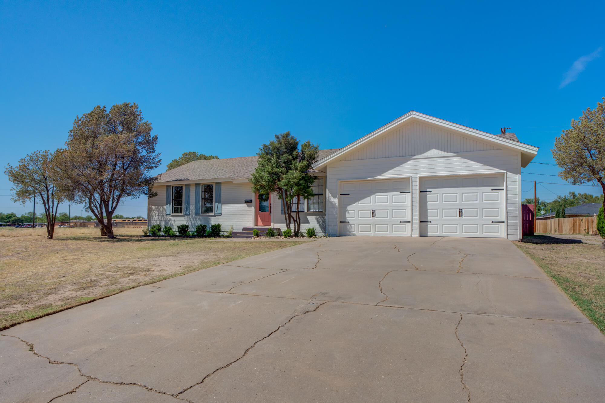 2002 58th Street Lubbock, TX 79412 - Photo 2 of 43 DSC01676_77_78_79_80