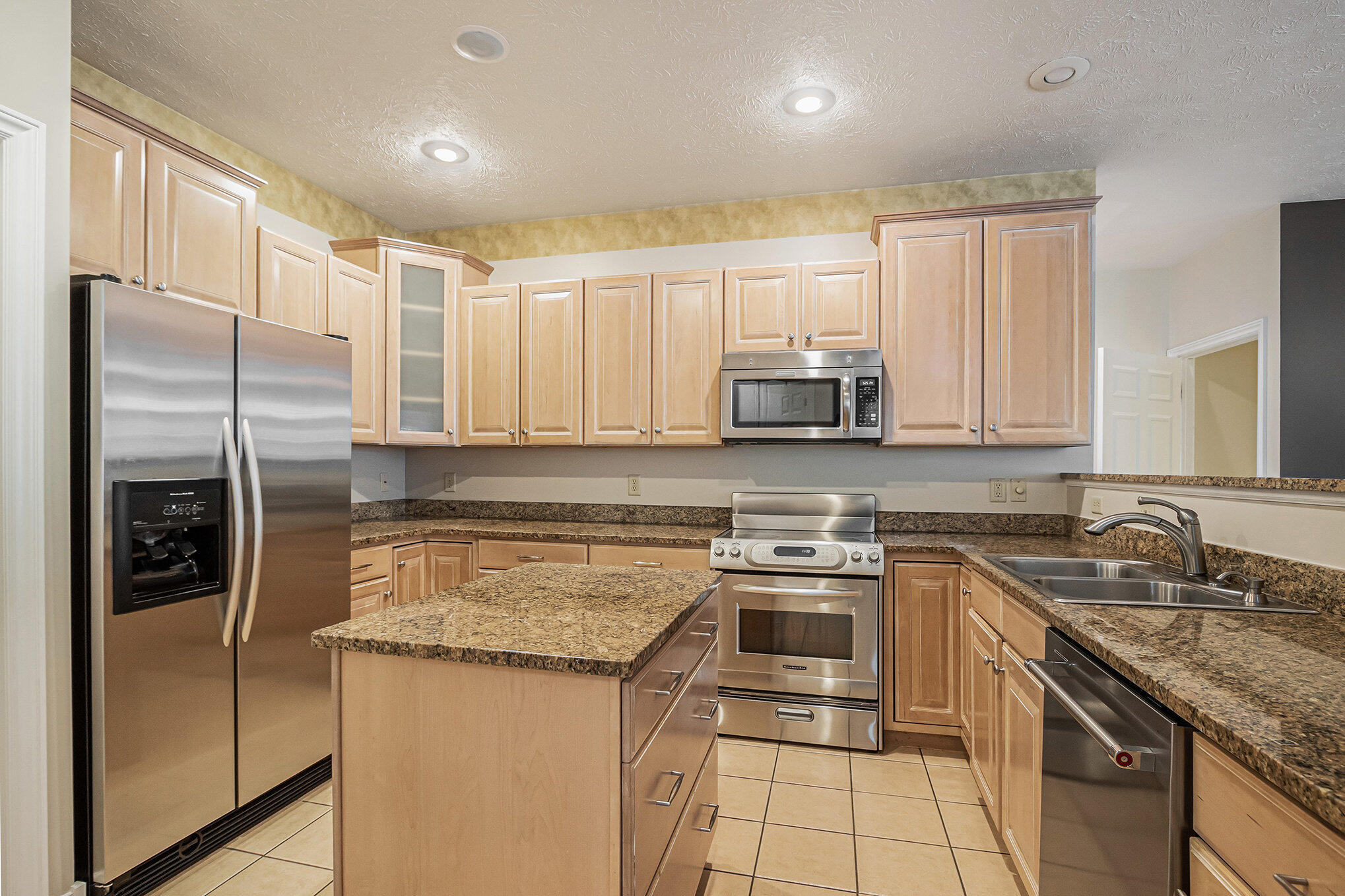 2669 Hunters Bluff Kalamazoo, MI 49048 - Photo 6 of 28 006_2669hunters_17_10