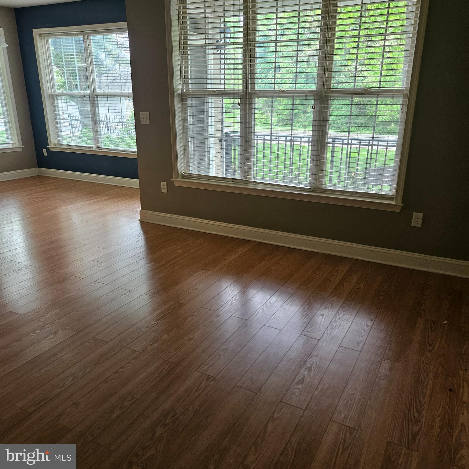 74 Kyle Way Trenton, NJ 08628 - Photo 10 of 31 Living/Dining Area