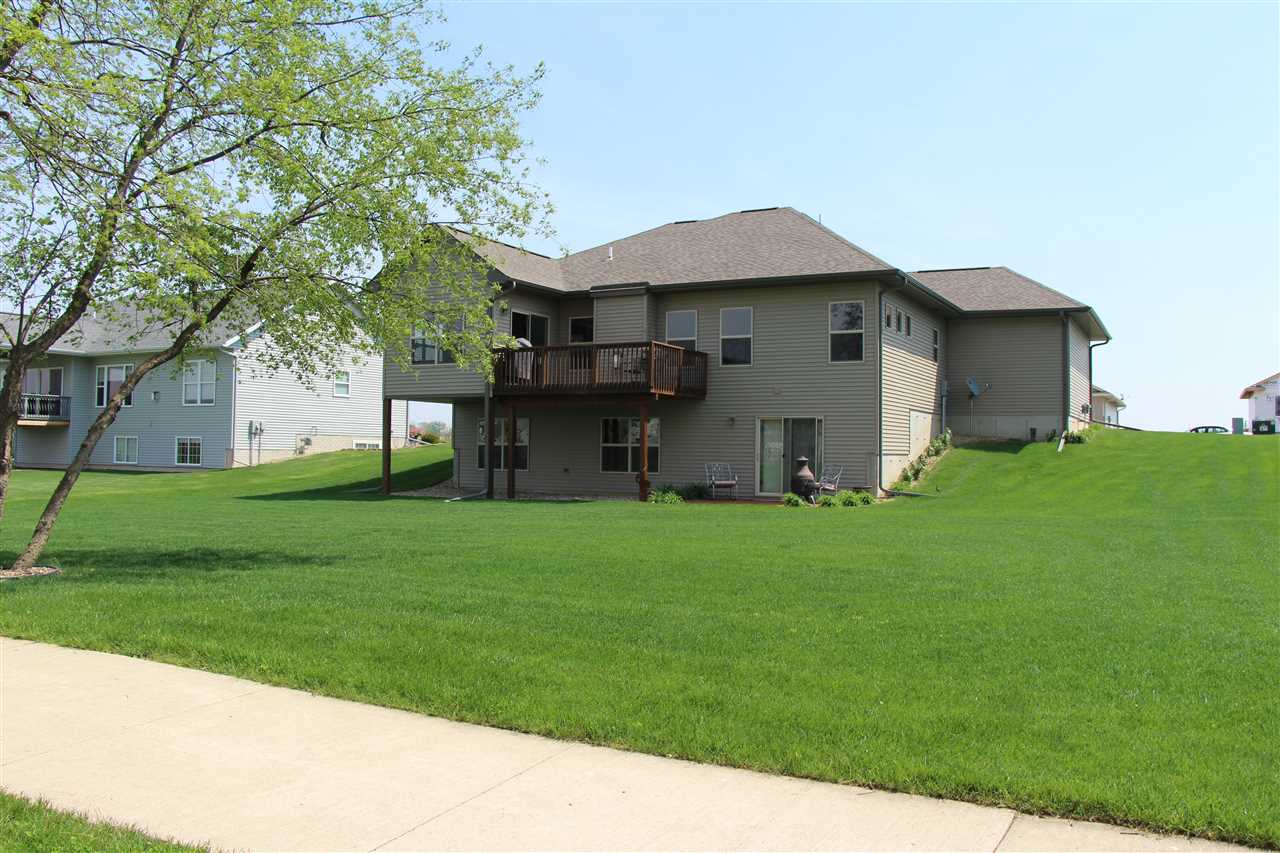 1009 Wood Lily Road Solon, IA 52333 - Photo 2 of 25 Gallery Image 2