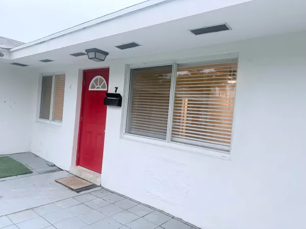 $1,950 | 626 Prosperity Farms Road, Unit 7, North Palm Beach, FL 33408