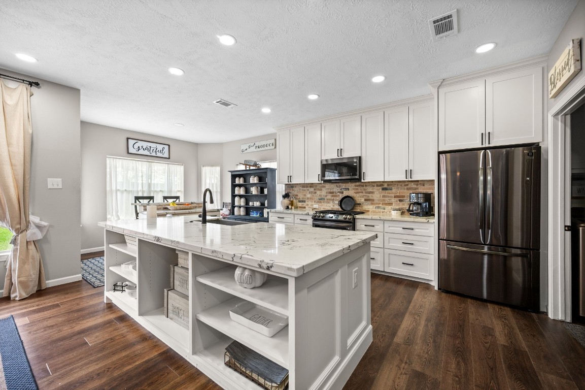 814 Legend Spring Drive Katy, TX 77494 - Photo 8 of 30 Quartz countertops, custom cabinetry, and storage space for days! This kitchen was designed with everyday use in mind. The thoughtful layout maximizes both functional usage with aesthetic appeal.