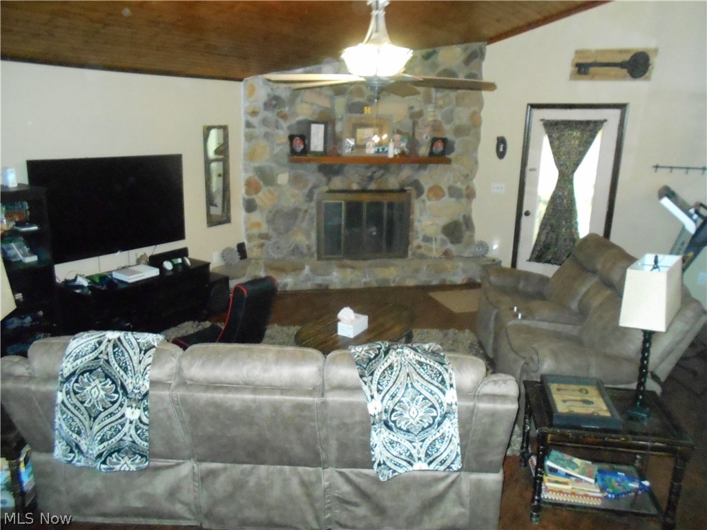 828 Middle Road Conneaut, OH 44030 - Photo 9 of 25