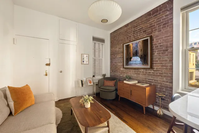 $575,000 | 345 West 21st Street, Unit 2B | Chelsea