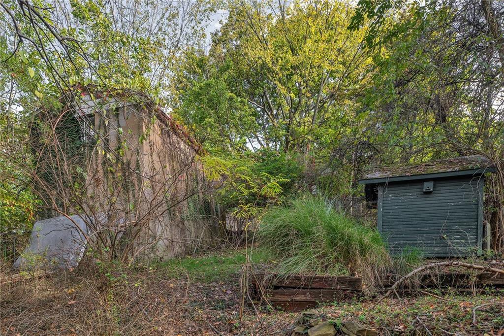 2040 Laketon Road Pittsburgh, PA 15221 - Photo 24 of 26 a backyard of a house with lots of green space