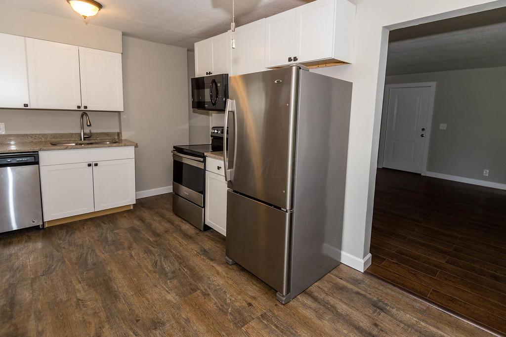 1031 South James Road Columbus, OH 43227 - Photo 3 of 25 Gallery Image 3