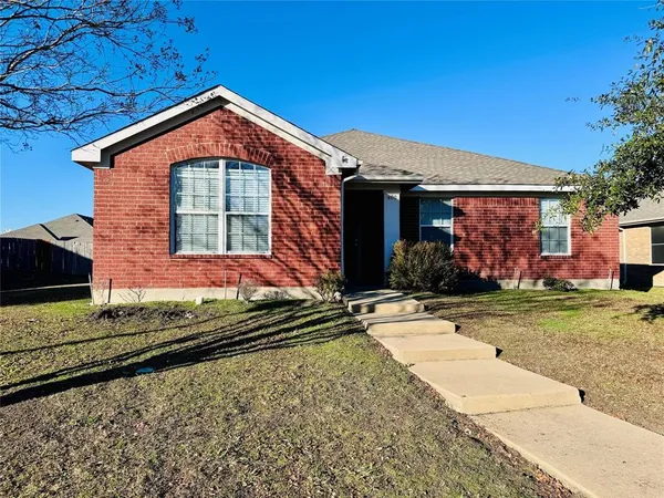 $1,800 | 400 Sandy Lane, Royse City, TX 75189
