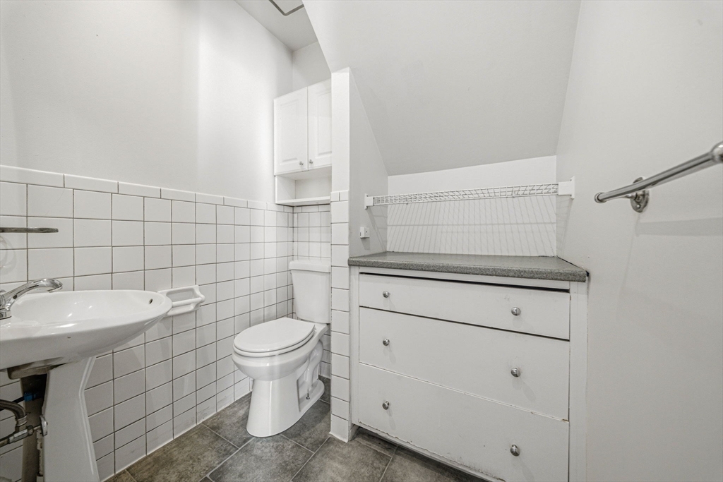 36 Jasper Street Saugus, MA 01906 - Photo 11 of 40