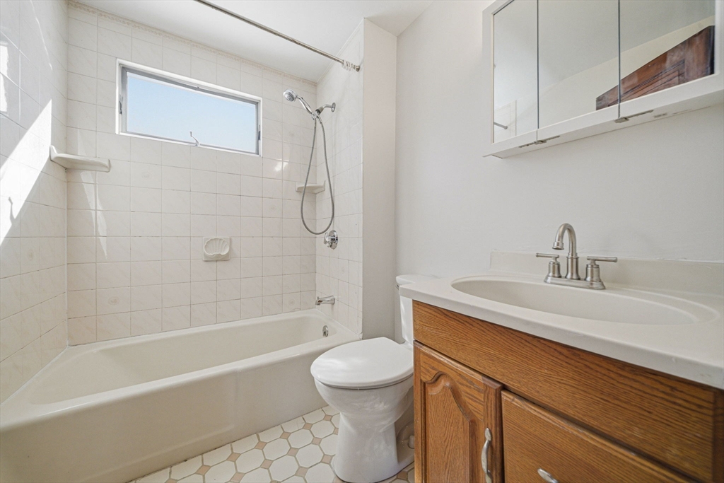 36 Jasper Street Saugus, MA 01906 - Photo 16 of 40