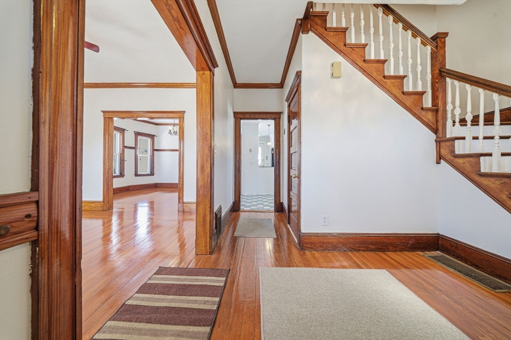 36 Jasper Street Saugus, MA 01906 - Photo 4 of 40