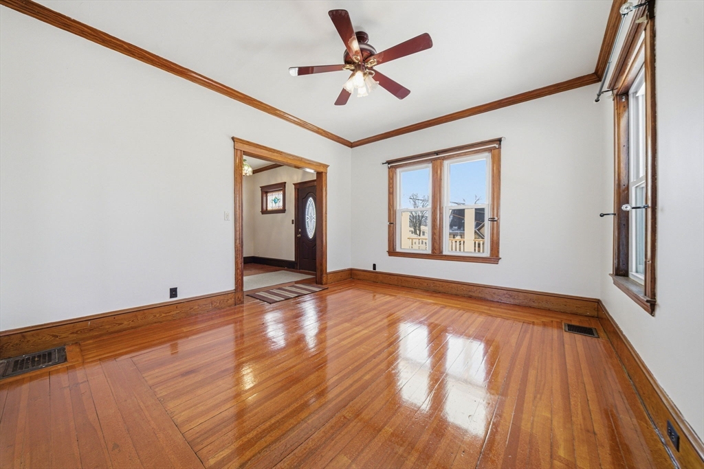 36 Jasper Street Saugus, MA 01906 - Photo 5 of 40