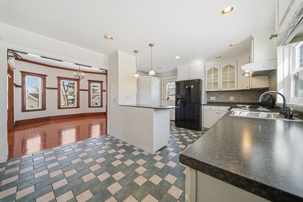 36 Jasper Street Saugus, MA 01906 - Photo 8 of 40