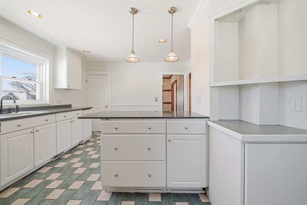 36 Jasper Street Saugus, MA 01906 - Photo 10 of 40