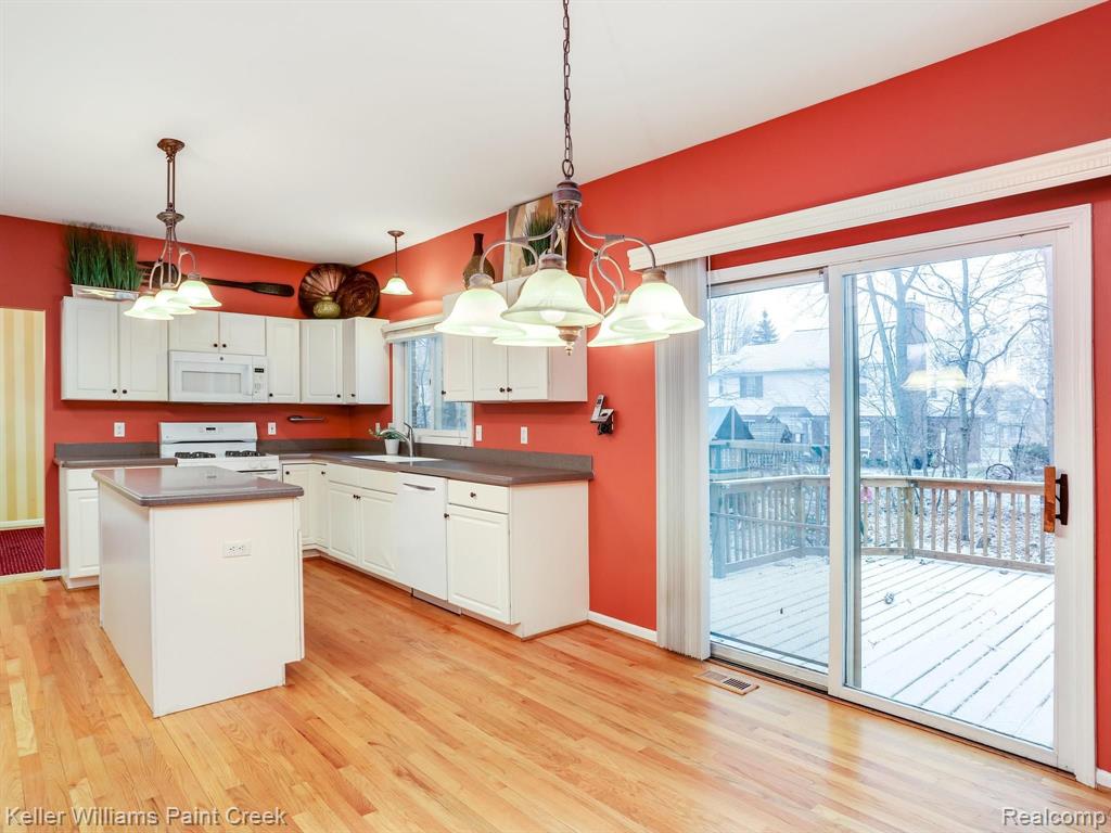 673 Lake Ridge Road Rochester Hills, MI 48307 - Photo 4 of 26